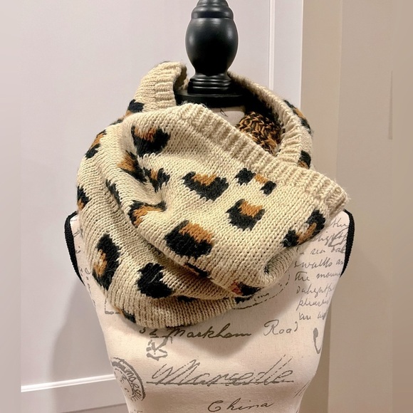 Divided Accessories - H&M Infinity Scarf